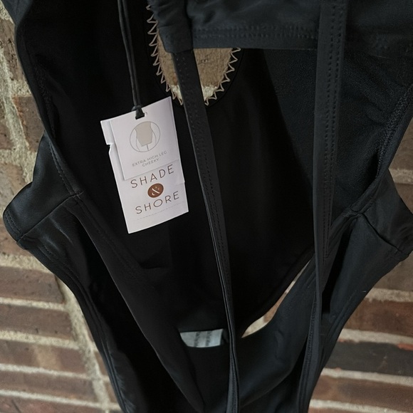 Women’s Shade & Shore One Piece Swimsuit, Size Medium (8-10), Black - Picture 8 of 9